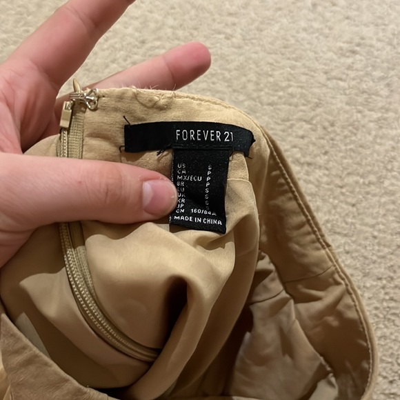 Beige zip up skirt. - Picture 3 of 3